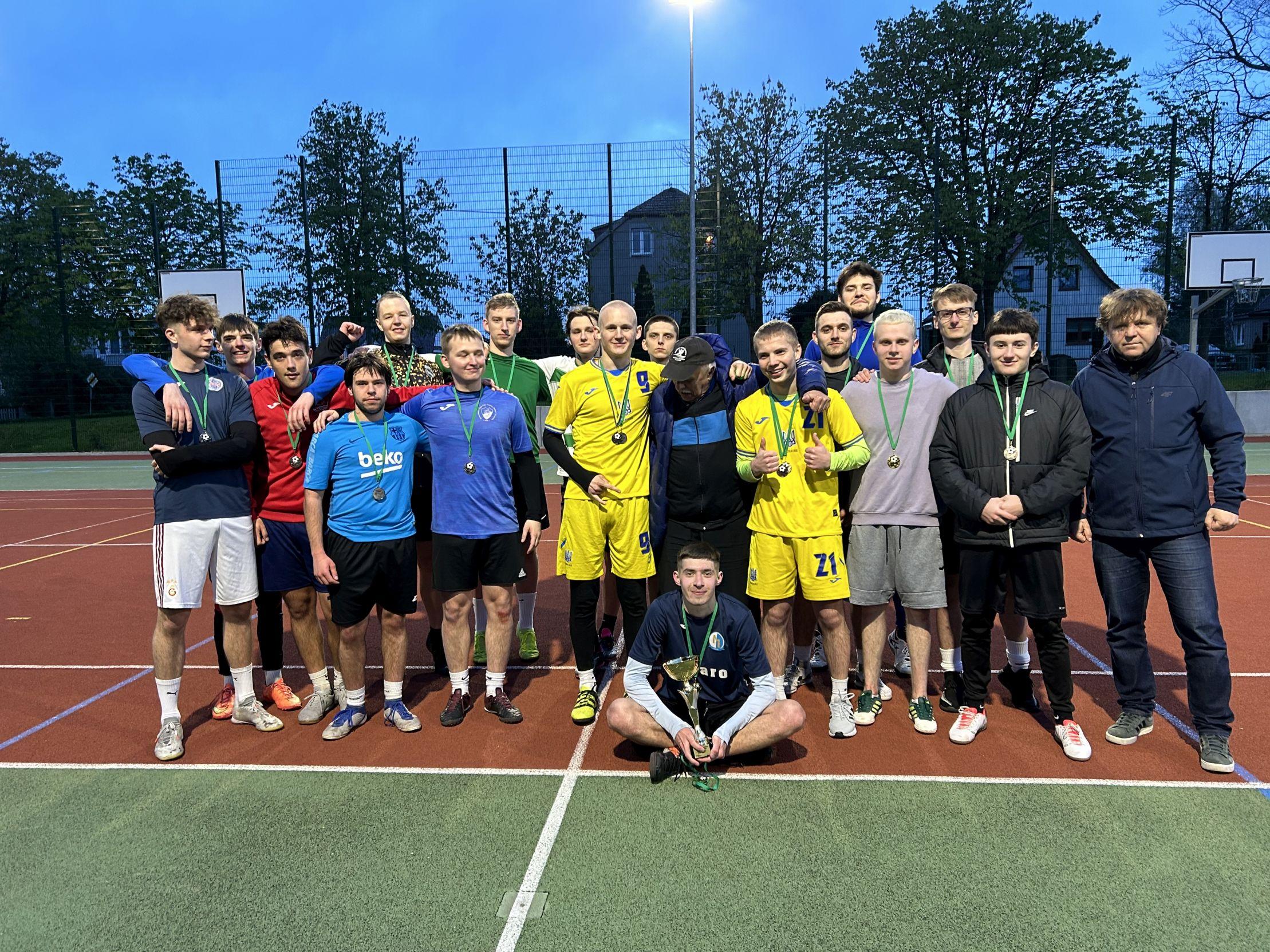 Od 11 kwietnia 2024 na boisku wielofunkcyjnym rozpoczęły się gry eliminacyjne Wiosennego Turnieju Uniwersytetu Pomorskiego w Słupsku w Piłce Nożnej organizowanego przez pracowników Studium WF i Sportu .