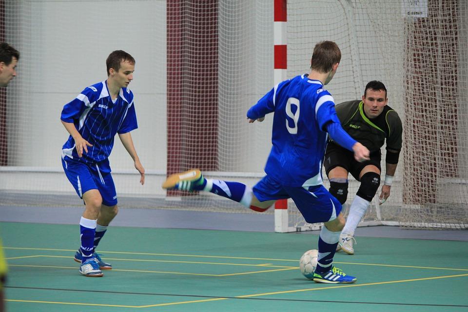 Mikołajkowo-świąteczny Turniej w Mini Futsalu